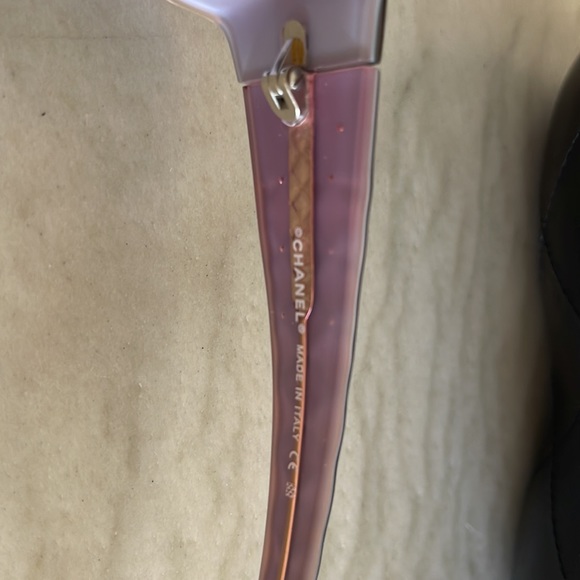 Chanel sunglasses with Chanel case. Perfect condition. Authentic. Photos shown - Picture 5 of 6